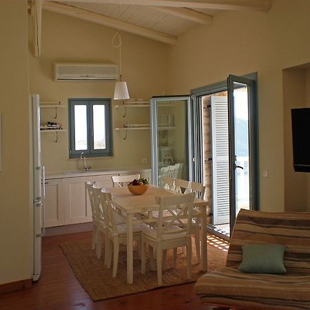Urania Luxury Villas Pondi Buitenkant foto
